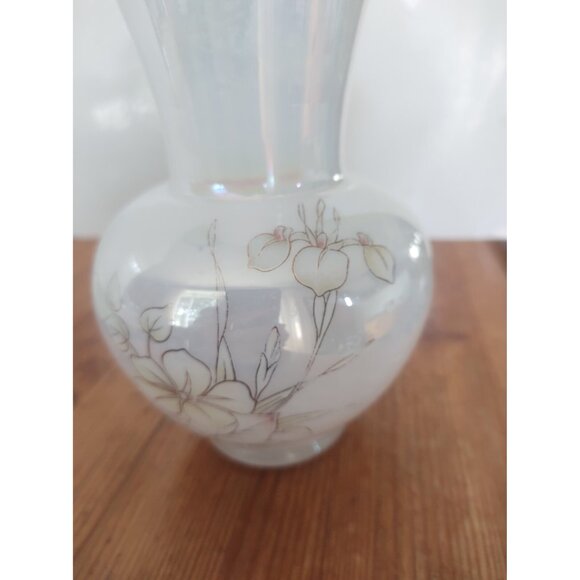 Vintage Painted Iridescent White Vase Hand Blown signed by artist 7 1/4" - Picture 8 of 11
